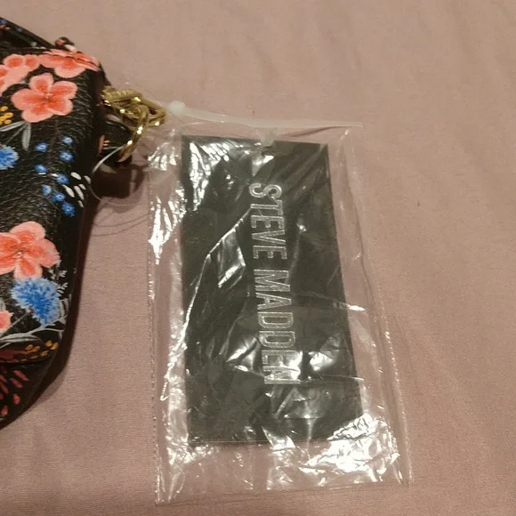 Steve Madden Wristlet Btrell NWT - Picture 3 of 5